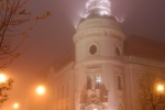 Városháza éjjel - ködben